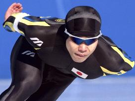 Shimizu wins 500 meters in speed skating